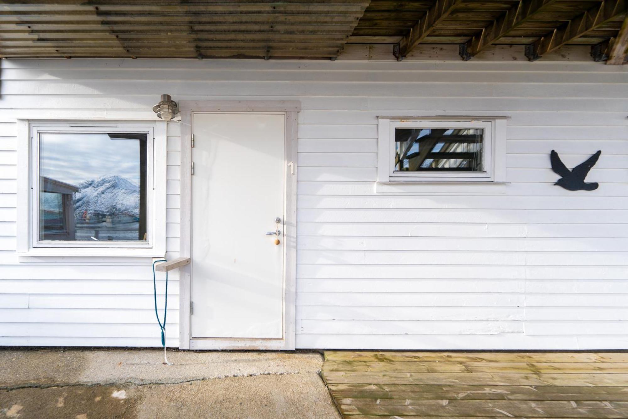 Lydersen Rorbuer Hostel & Apartments Fredvang Exterior photo